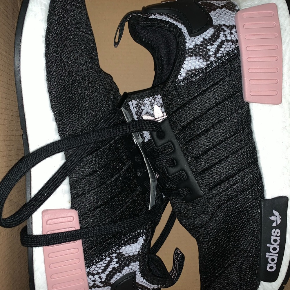 Women’s Adidas NMD R1 Shoes